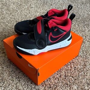 Nike Team Hustle D 11 Kids Black and Red Sneakers Velcro Closure Size 2Y